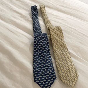 Set of 2 Boy’s Vineyard Vines silk ties.